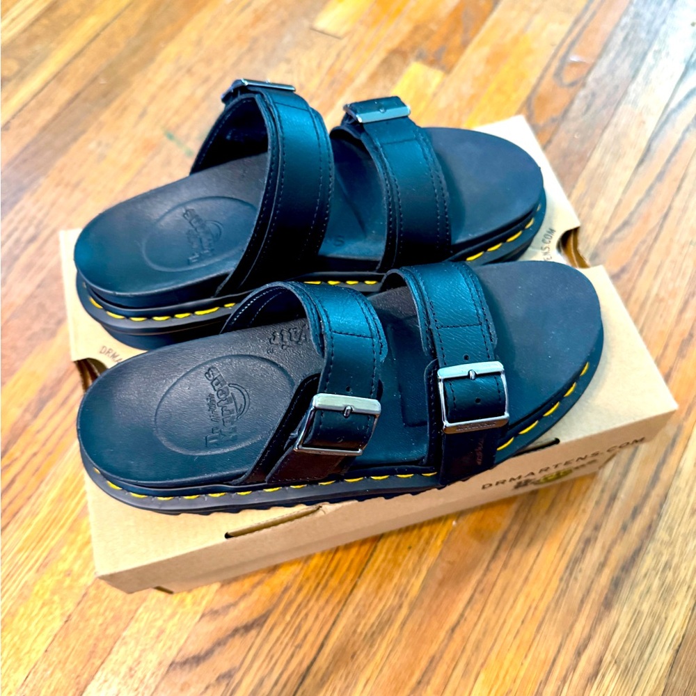 Dr Martens MYLES Black slide sandal NWNWT size 7/EU 38